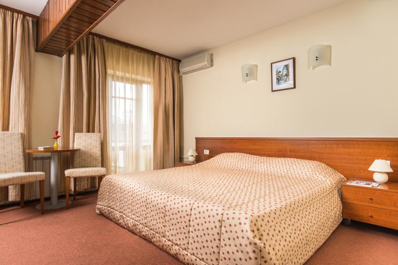 Hotel Pirin Банско Экстерьер фото